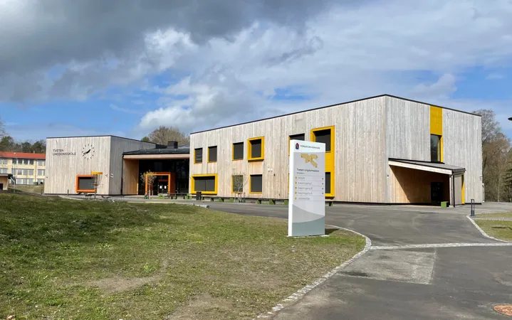 Nye Tveten ungdomsskole åpnet i januar 2023 som en av Norges mest klima- og miljøvennlige skoler.
