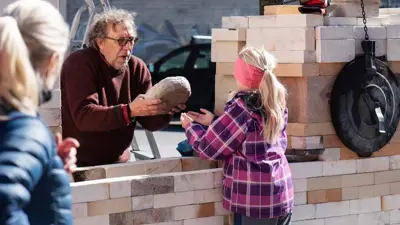 Elever bygde ovn for å lage keramikk