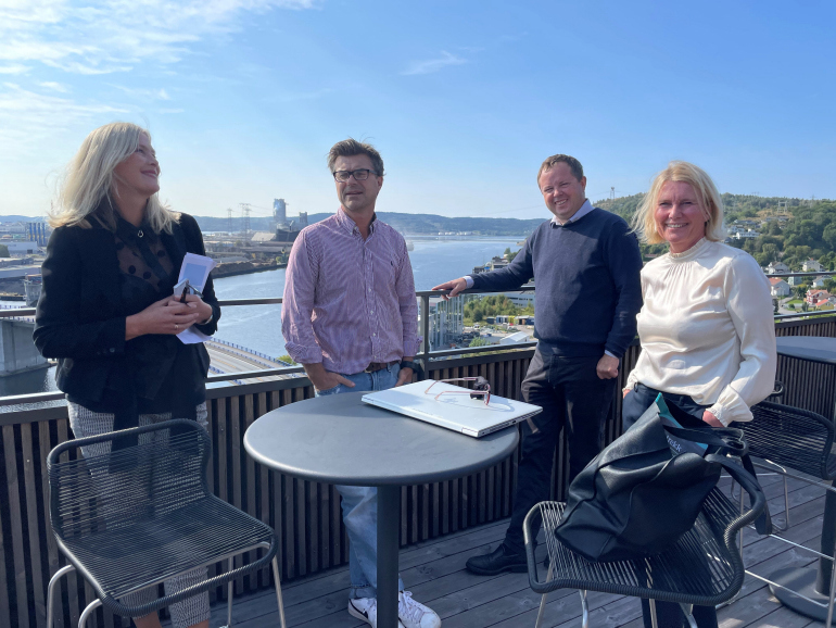På terrassen til Powerhouse: Tine Rørvik, Ronny Michaelsen, Robin Kåss og Hege Pflug.