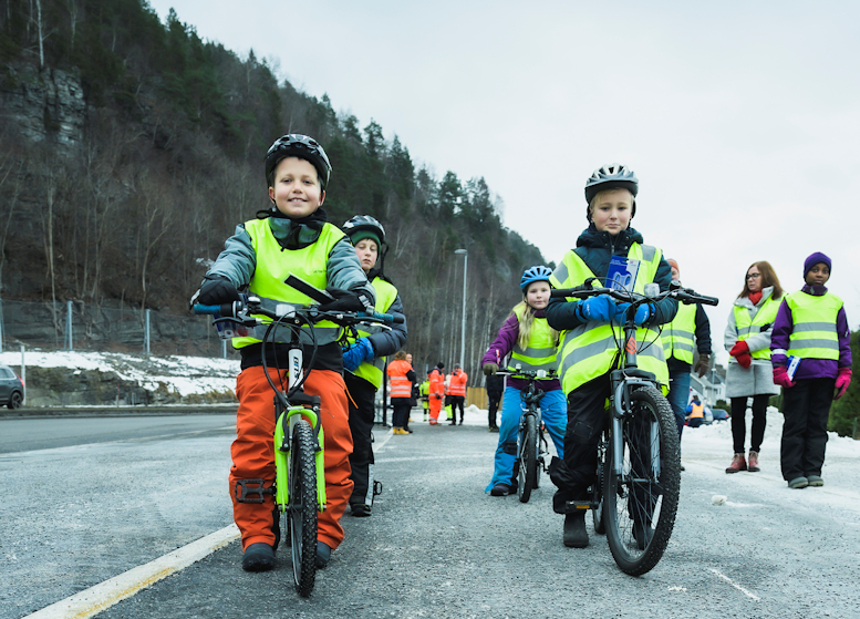 Åpnet ny sykkelveg med fortau langs riksveg 36 på Herøya.