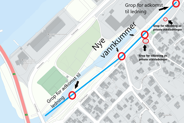 Figur 1: Blå strek viser trase for vannledninger som skal skiftes ut. De røde sirklene viser hvor vi har planlagt angrepspunkter på ledningen, her blir det tradisjonell graving.