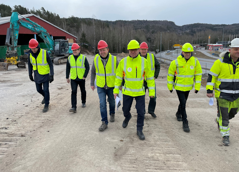 Befaring på Moheim: prosjektutvikler i Porsgrunn Utvikling Lars Haakanes, næringssjef i Porsgrunn kommune Øyvind Solbakken, ordfører Robin Kåss, leder i hovedutvalg for samferdsel i Vestfold og Telemark fylkeskommune Arve Høiberg, daglig leder i Porsgrunn Utvikling Skule Wærstad, prosjektleder for Samferdsel i Vestfold og Telemark fylkeskommune Brian Lund.