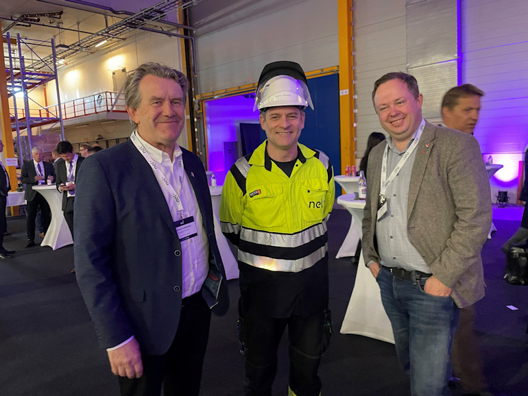 Næringssjef i Porsgrunn Øyvind Solbakken, fabrikkdirektør i Nel på Herøya Ragnar Johnsson og ordfører Robin Kåss