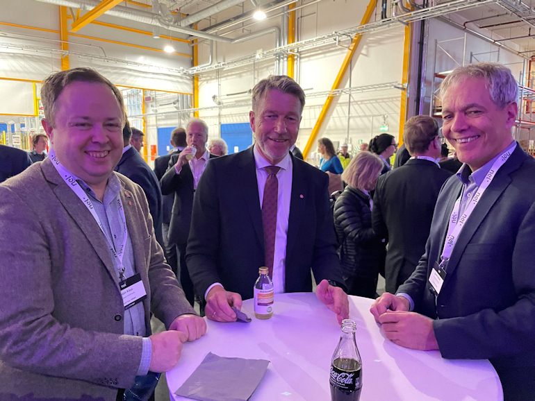 Glade over investeringene i grønn energi på Herøya: Ordfører Robin Kåss, olje- og energiminister Terje Aasland og administrerende direktør i Herøya Industripark Sverre Gotaas