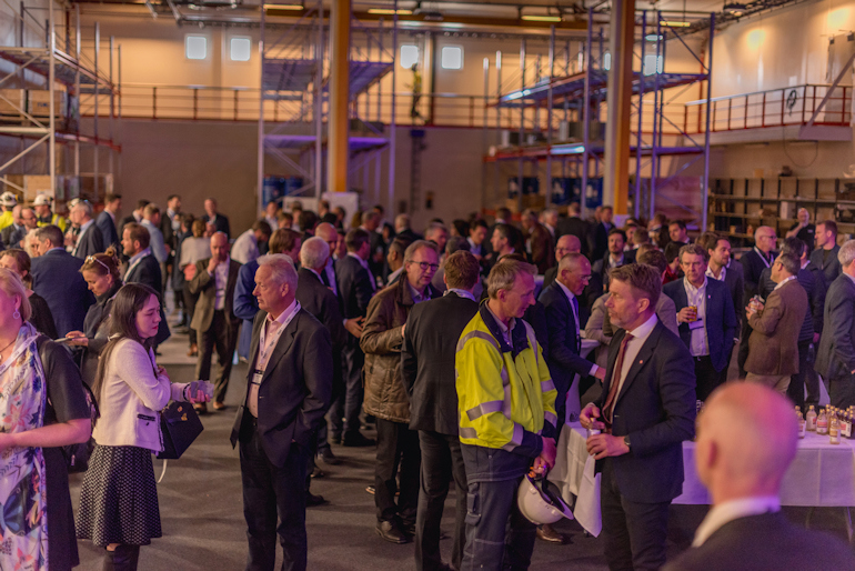 Fra mingleområdet under åpningen Foto: Nel Hydrogen
