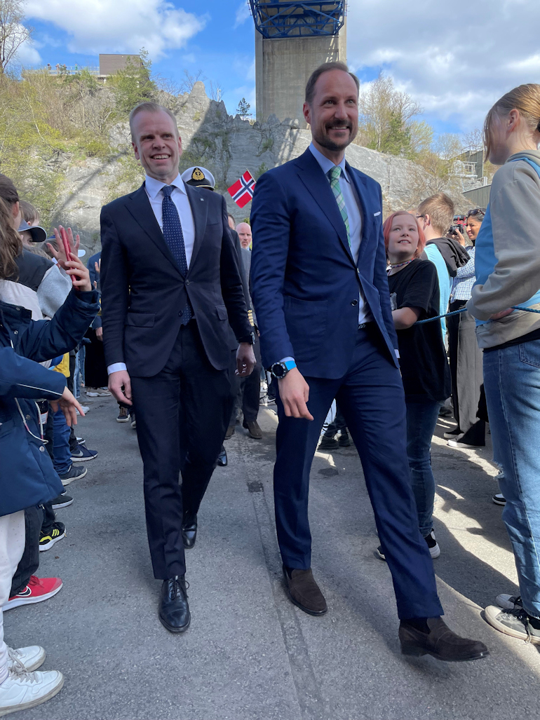 Kronprinsen deltok på feiring og dåp av verdens første elektriske selvkjørende containerskip i Brevik Foto: Hege Schjøth Øverås