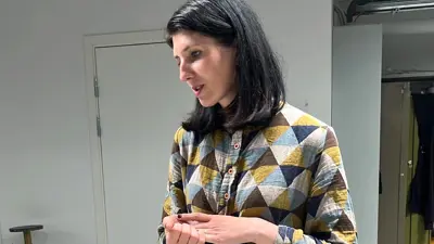 Porsgrunn porselenstipend – kunstner i arbeid