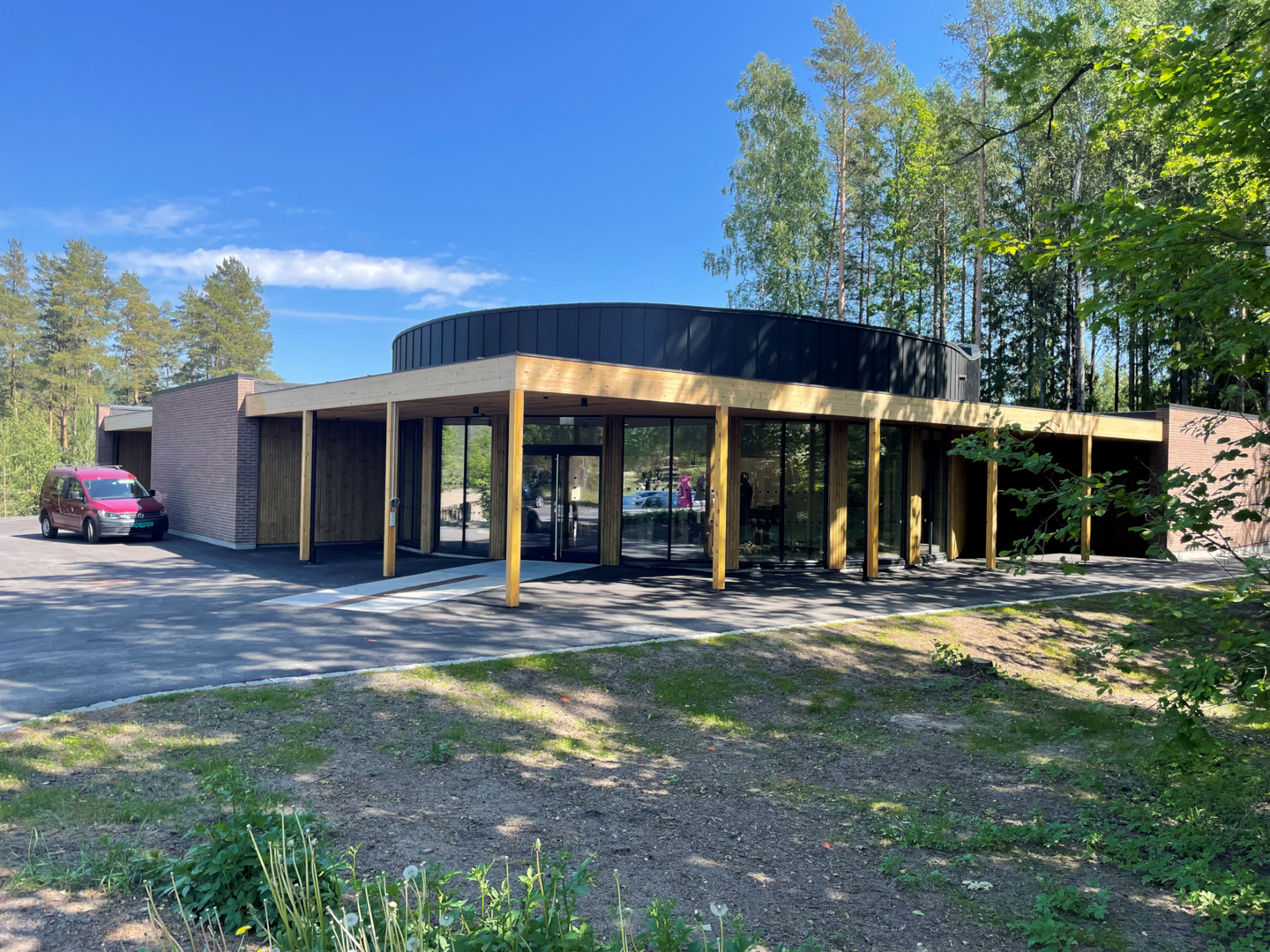 Seremonibygget har adresse Schøningsveg 20, og ligger på Eidanger. Bygget ble offisielt åpnet i juni.