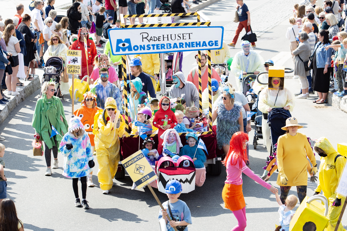 Radehuset barnehage med Monsterbedriften. Foto: Kai Hansen.