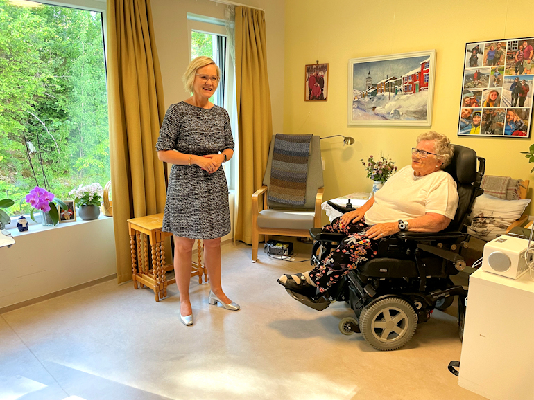 Under besøket traff hun Berit, som opprinnelig er fra Trøndelag - og jammen hadde de felles kjente!