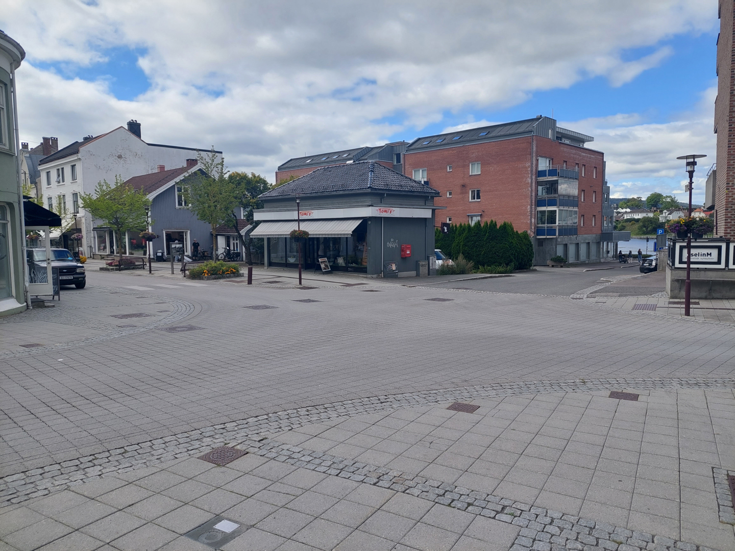STENGES: Krysset som stenges i Storgata/Stangsgate
