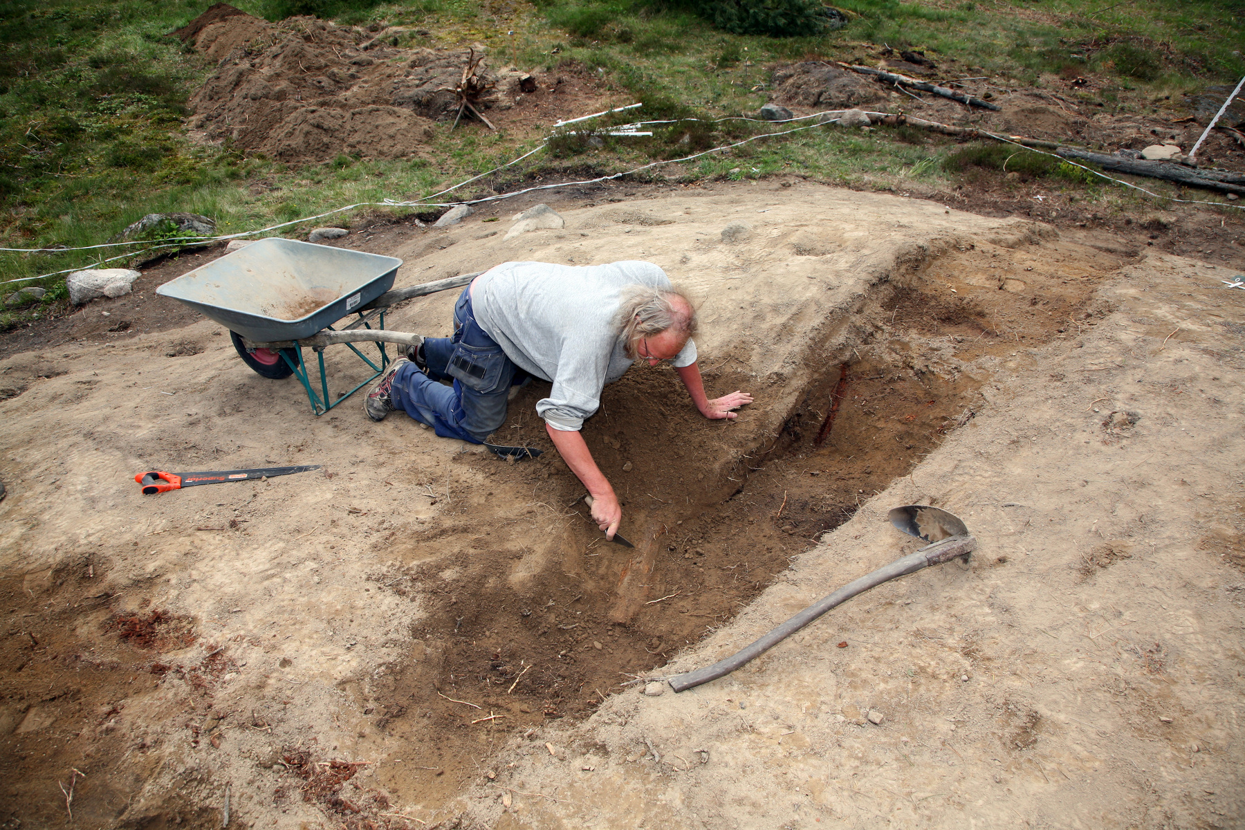 Starter arkeologiske undersøkelser langs Bergsbygdavegen