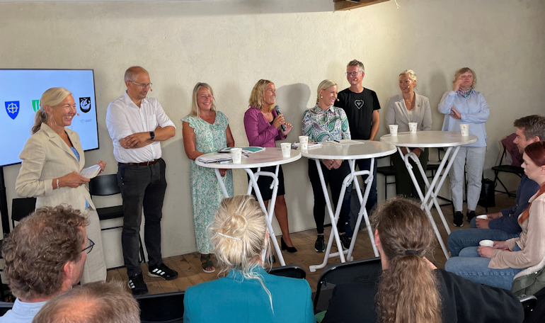 Debatt om attraktive byer: Stine Ellingsberg (Porsgrunn Min By), Terje Riis Johansen (Vestfold og Telemark fylkeskommune), Anne Kristine Grøtting (Porsgrunn kommune), Hedda Foss Five (Skien kommune), Lene Vågsli (Kommunal- og forvaltningskomiteen på Stortinget), Tore Hammersmark (Skien By), Kjersti Bjørnstad (Kommunal- og distriktsdepartementet), Aase Hørsdal (Kristiansand kommune)