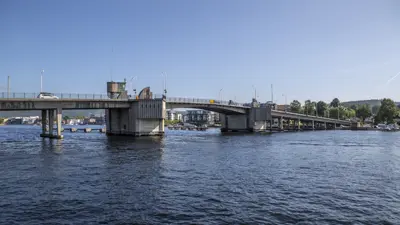 Bruene stenger for større båter i seks uker